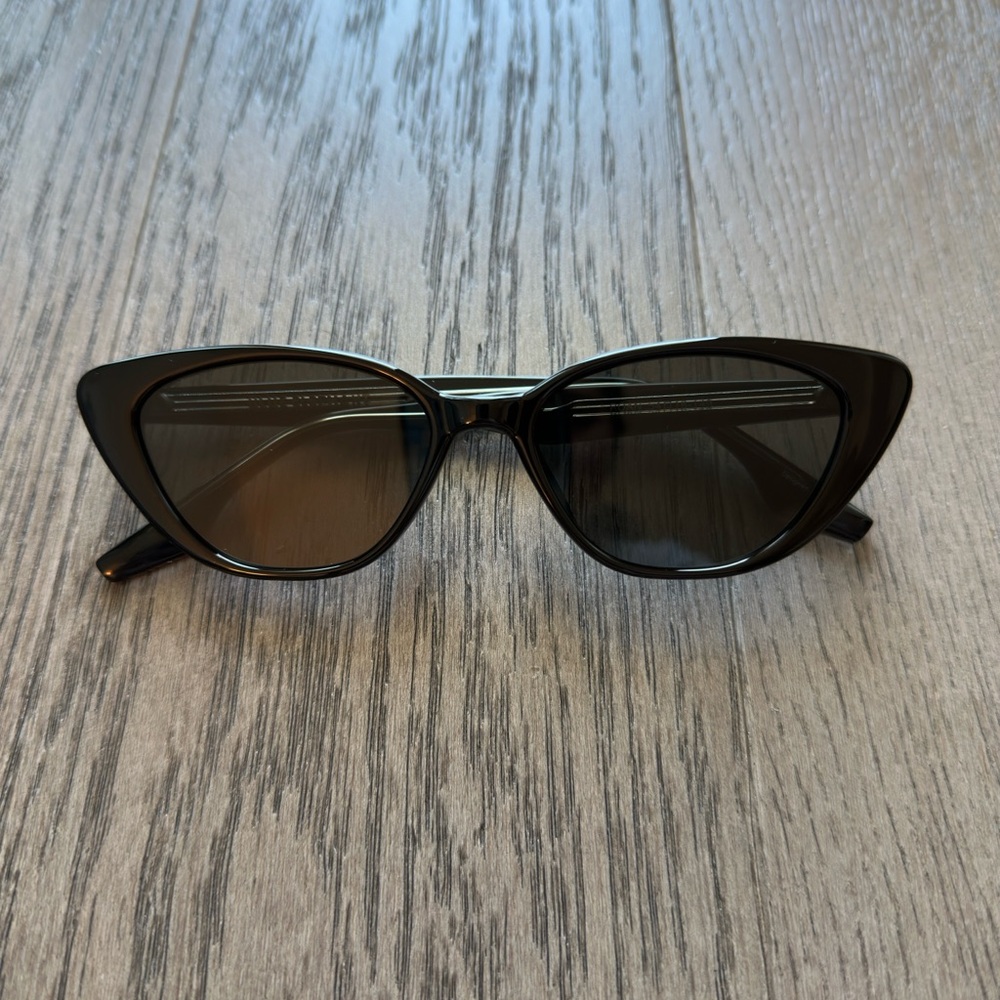 Black Cat-Eye Sunglasses (Blue Elephant)